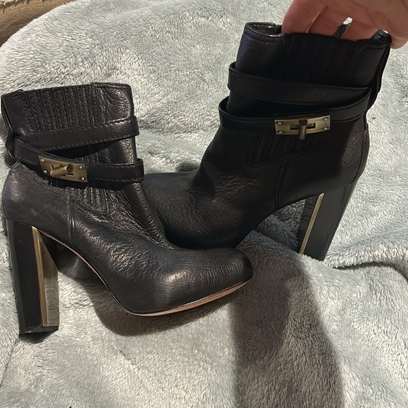 BCBG Black Leather Booties With Wrap Buckle Detail-NWT-Sz 8.5 - Picture 3 of 12